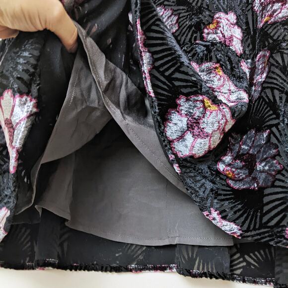LOFT Black & Silver Iced Floral Velvet Sleeveless Peplum Swing Dress Size Small - Picture 8 of 12